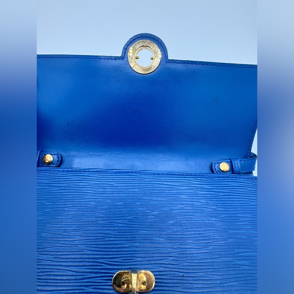 Louis Vuitton Epi Pochette Arche EUC - Picture 8 of 16